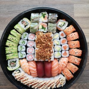 70. Party Sushi Menü 13: Familien Glück Menü (für 4 Personen)