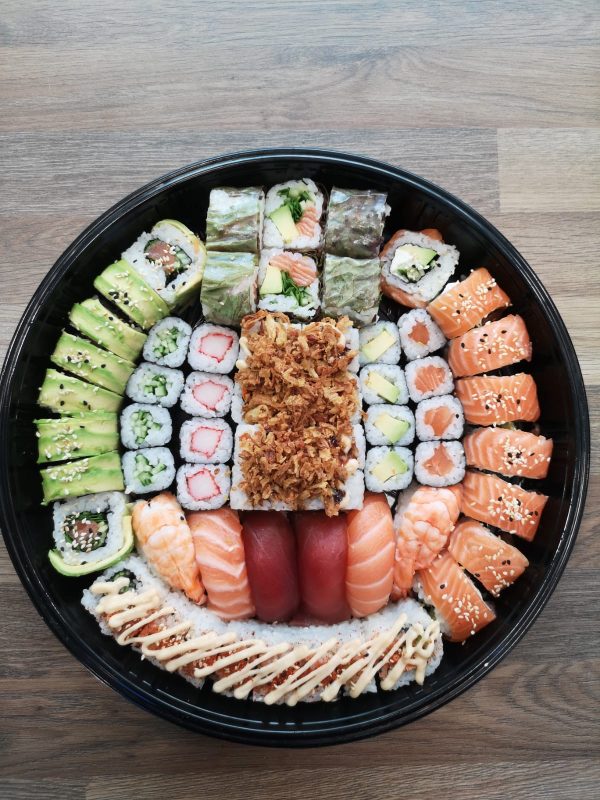70. Party Sushi Menü 13: Familien Glück Menü (für 4 Personen)