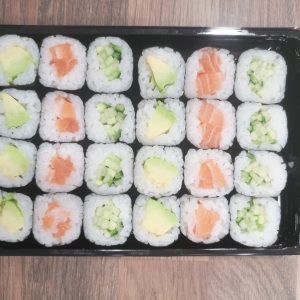 17. Large Maki Menü mit Lachs, Gurke, Avocado 24 Stücke