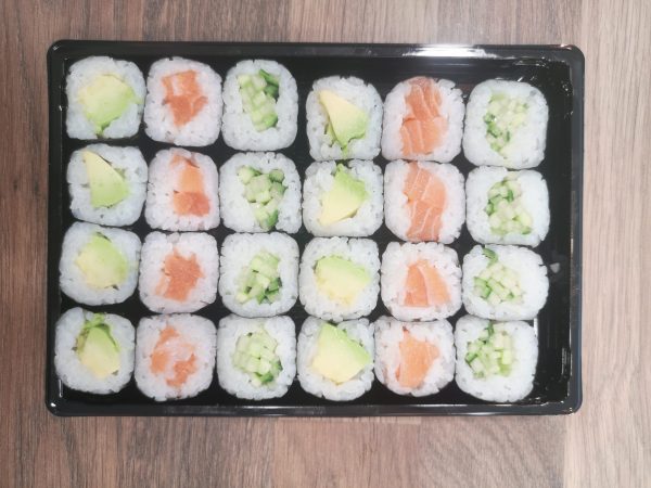 17. Large Maki Menü mit Lachs, Gurke, Avocado 24 Stücke