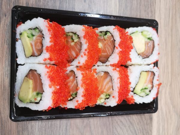 26. Masago California Roll mit Lachs