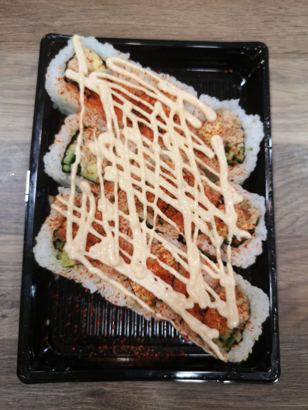 31. Spicy California Inside out Roll mit gekochtem Lachs (scharf)