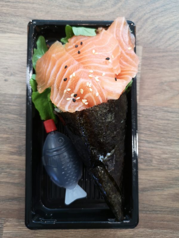 39.  Lachs Handroll Temaki