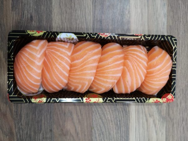 44. Lachs Nigiri Medium