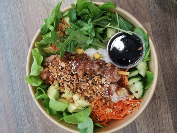 54. Hühnerfleisch Poke Bowl