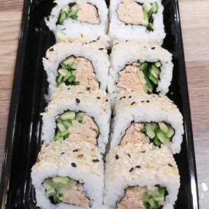 126. Cali. Roll mit gekochtes Lachs und Sesam