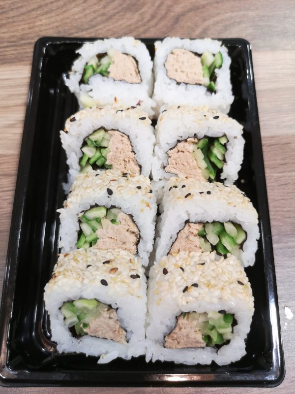 126. Cali. Roll mit gekochtes Lachs und Sesam