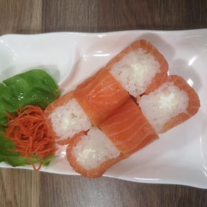108 Mini Cali. Roll mit frischkäse , ummantelt mit Lachs. 6 St.