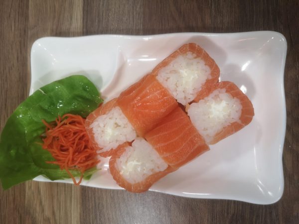 108 Mini Cali. Roll mit frischkäse , ummantelt mit Lachs. 6 St.